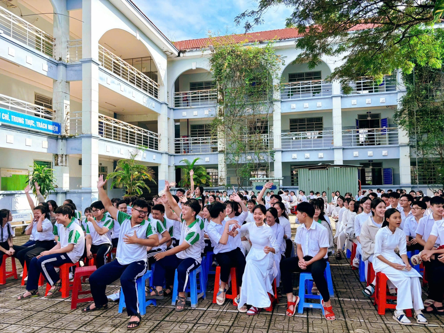 Khán giả tích cực tham gia phần thi giành cho khán giả